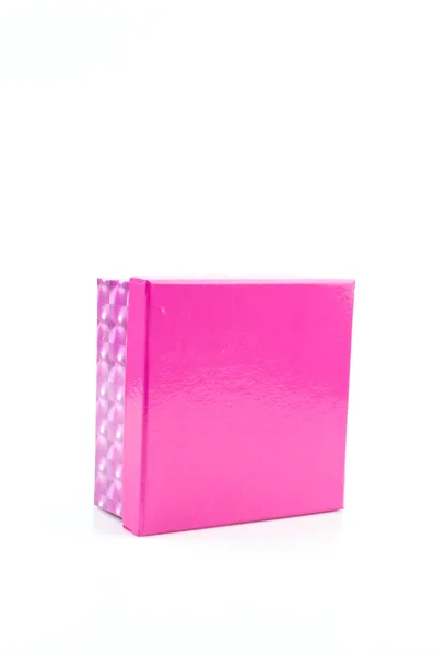 Caja de regalo rosa aislado fondo blanco — Foto de Stock