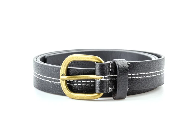 Cinturão de couro preto isolado fundo branco — Fotografia de Stock