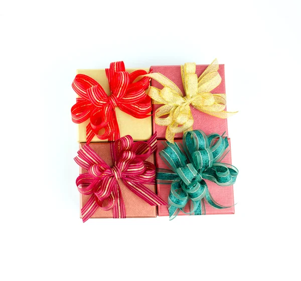 Caja de regalo aislado fondo blanco — Foto de Stock