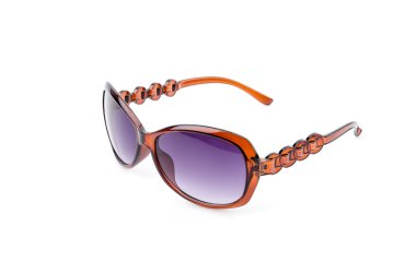 beyaz üzerine güneş gözlüğü