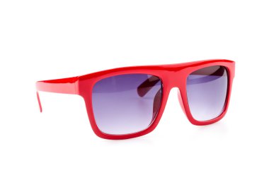 beyaz üzerine güneş gözlüğü