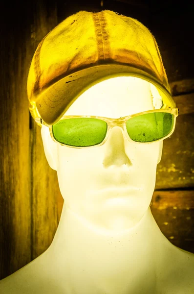 Mannequin wear cap and sunglasses — Stock Photo, Image