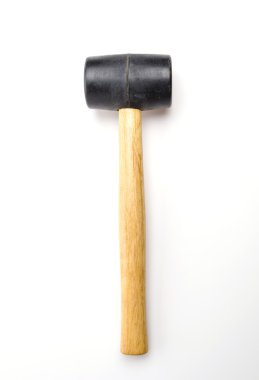 Beyaz üzerinde çekiç