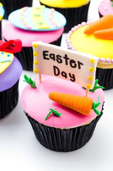 Ostern Cupcakes isoliert weißen Hintergrund — Stockfoto