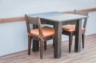 Sahilde akşam yemeği.