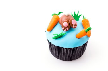 Paskalya kek izole beyaz arka plan