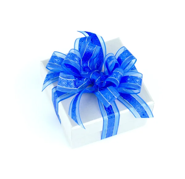 Confezione regalo isolato sfondo bianco — Foto Stock