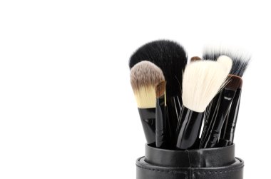 Makyaj fırça izole beyaz arka plan