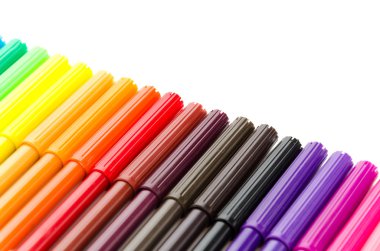 Beyaz arka plan üzerinde izole renkli kalem