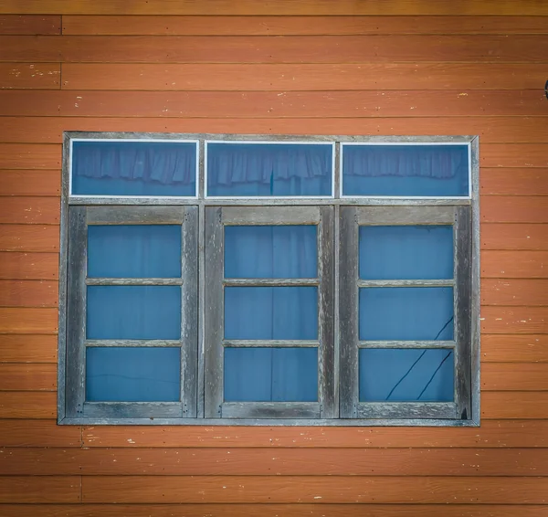 Altes Holzfenster — Stockfoto