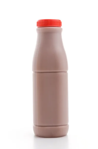 Шоколадное молоко на белом фоне — стоковое фото
