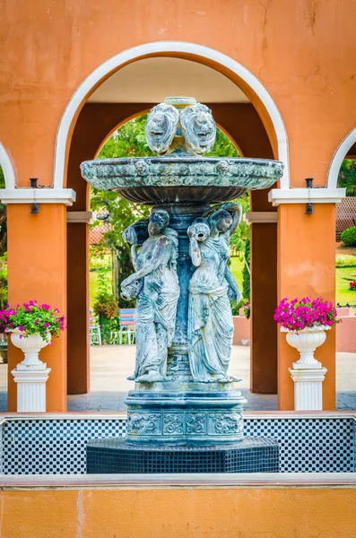 Fontaine dans le parc — Photo