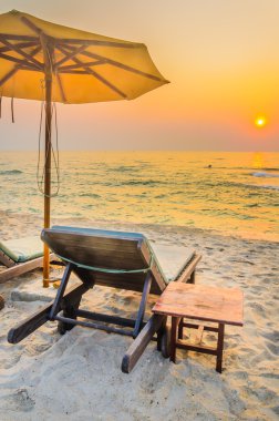 alacakaranlık zamanlarda plaj şemsiye