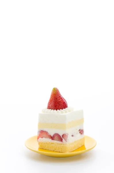 白の背景に分離したイチゴのチーズケーキ — ストック写真