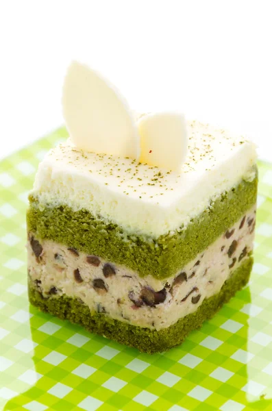 白い背景に分離された抹茶グリーン ティー ケーキ — ストック写真
