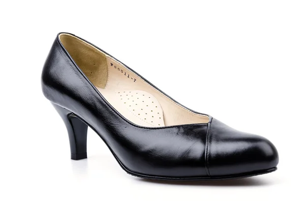 Cuero negro zapatos mujeres aislado fondo blanco — Foto de Stock