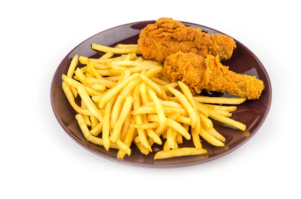 Franse frietjes en gebakken kip geïsoleerd witte achtergrond — Stockfoto