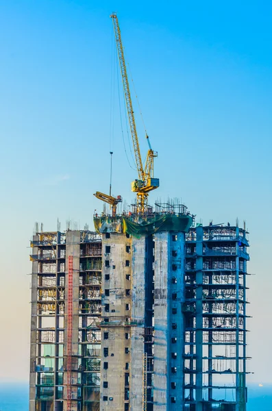 Guindaste construção crepúsculo vezes — Fotografia de Stock