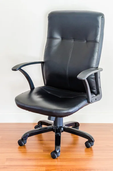 Černá kožená podnikání kancelářská židle — Stock fotografie