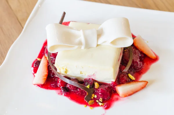 Strawberry dessert — Stock Photo, Image