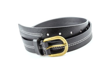 siyah deri kemeri izole beyaz arka plan