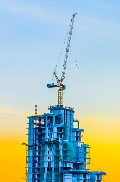 Construcción de grúas Crepúsculo veces — Foto de Stock