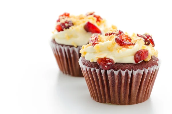 Red cupcake velvet diisolasi latar belakang putih — Stok Foto