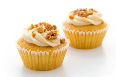 Beyaz arka plan üzerinde izole fındık cupcake