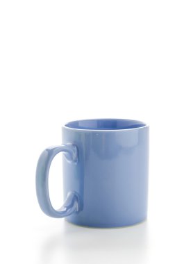 Özel renk üzerine beyaz izole kupa