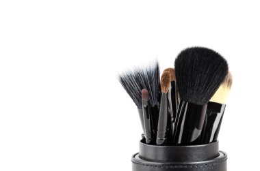 Makyaj fırça izole beyaz arka plan