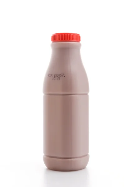 Шоколадное молоко на белом фоне — стоковое фото