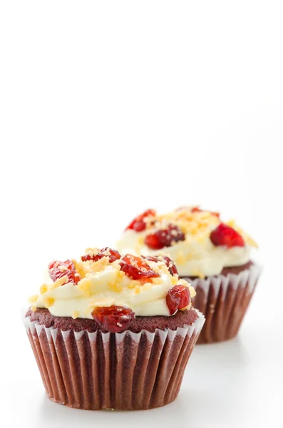 Cupcake rojo terciopelo aislado fondo blanco —  Fotos de Stock
