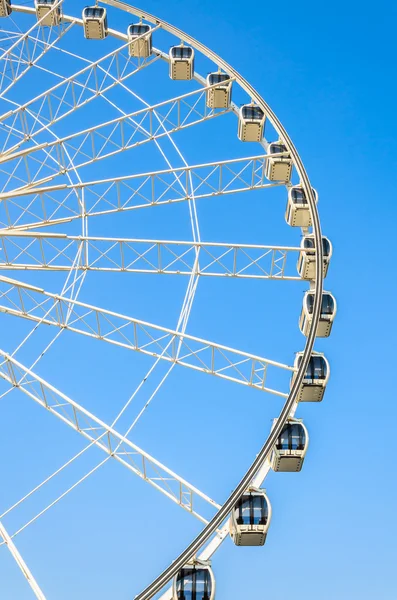 Ferris wheel in the park — Stock Photo, Image