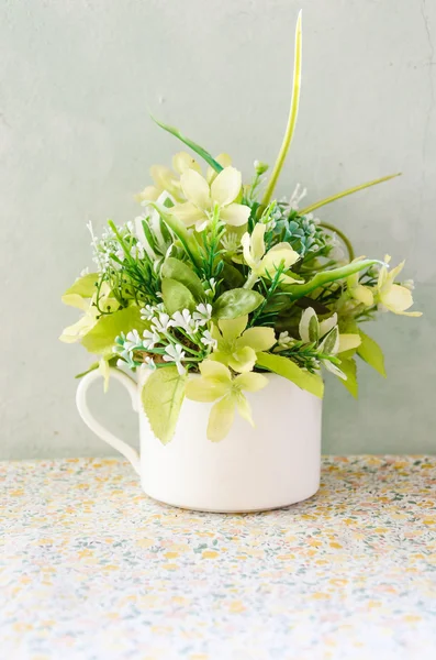 Mazzo di fiori in vaso — Foto Stock