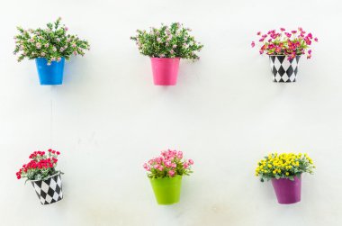 plastik Çiçek Aranjman duvar zemin üzerine