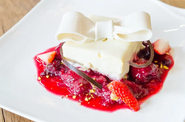 Strawberry dessert — Stock Photo, Image