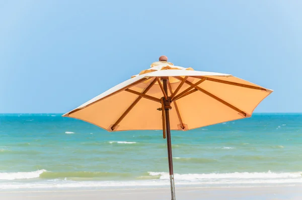 Paraguas playa — Foto de Stock