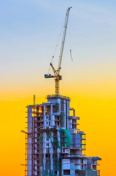 Construcción de grúas Crepúsculo veces — Foto de Stock