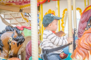 atlıkarınca atı çocuk oyun