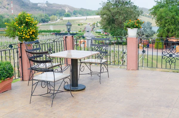 Table and chairs — Stock Photo, Image