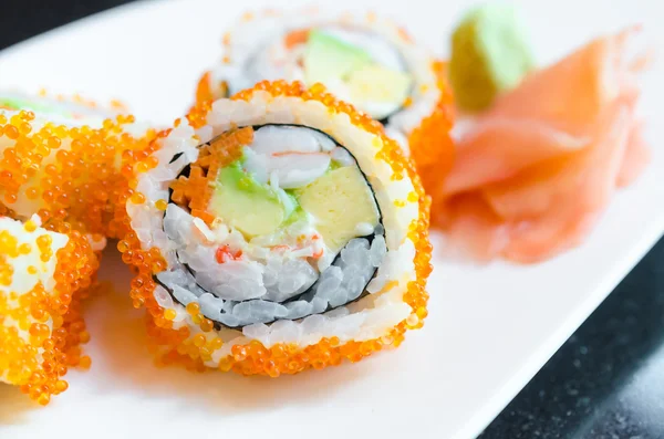 Sushi auf Teller — Stockfoto