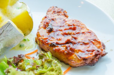 ızgara domuz eti biftek