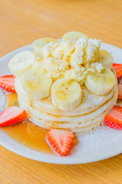 Pannkaka jordgubb banan — Stockfoto