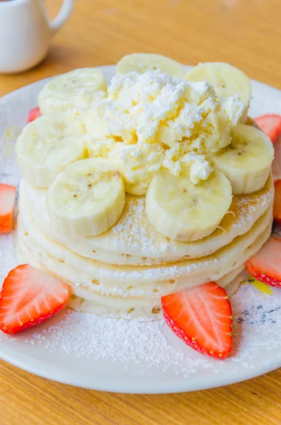 Pannkaka jordgubb banan — Stockfoto