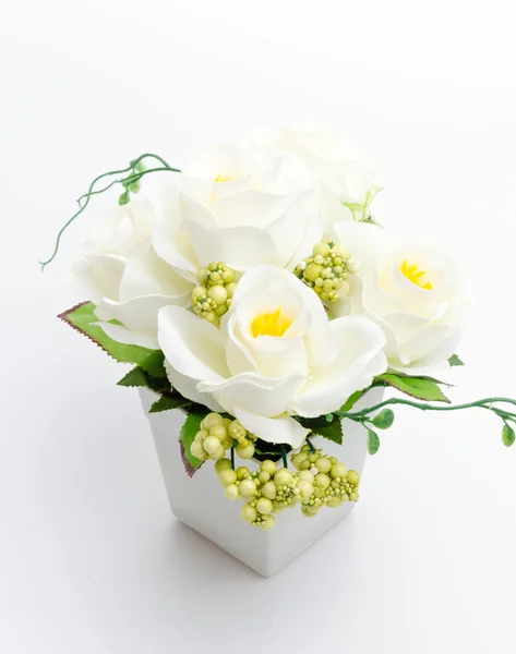 プラスチック花分離花瓶ホワイト バック グラウンド — ストック写真