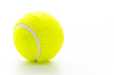 Tenis topları üzerinde beyaz izole