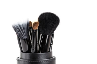 Makyaj fırça izole beyaz arka plan