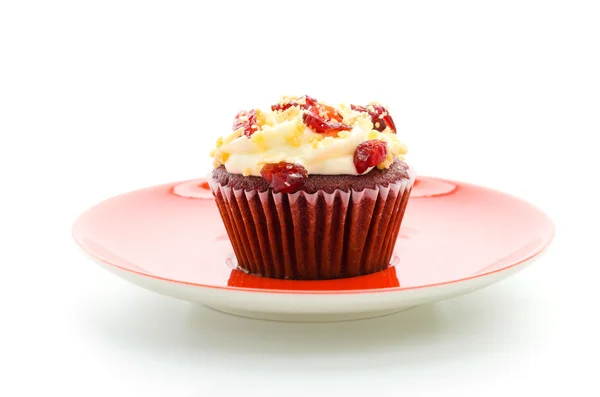 Vermelho cupcake veludo isolado fundo branco — Fotografia de Stock