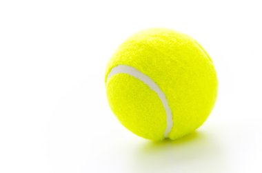 Tenis topları üzerinde beyaz izole