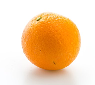 Beyaz üzerine izole edilmiş turuncu